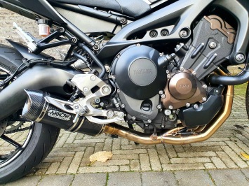Arrow Volledig Uitlaatsysteem met Thunder Carbon Einddemper met E-keur en RVS Racing Voorbochten Yamaha MT-09 2013 > 2020